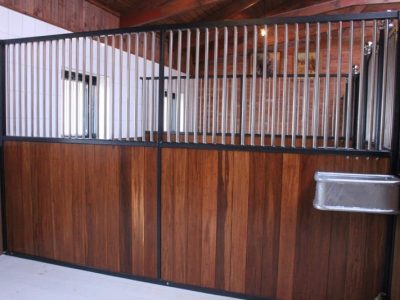 Cloison de box barreaudée