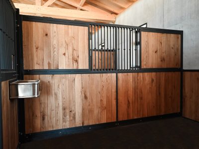 Cloison de box semi-fermée profilé droit