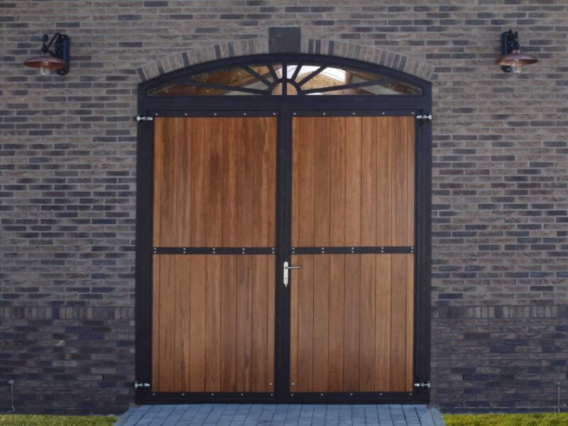 Porte d'écurie battante