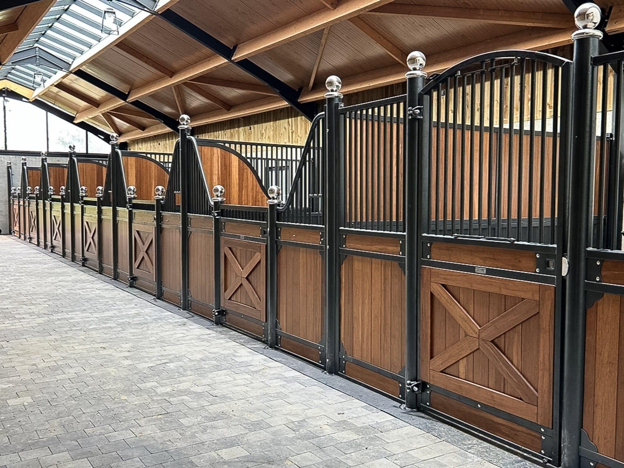 Comment entretenir un box pour chevaux et prolonger la durée de vie de vos écuries ?